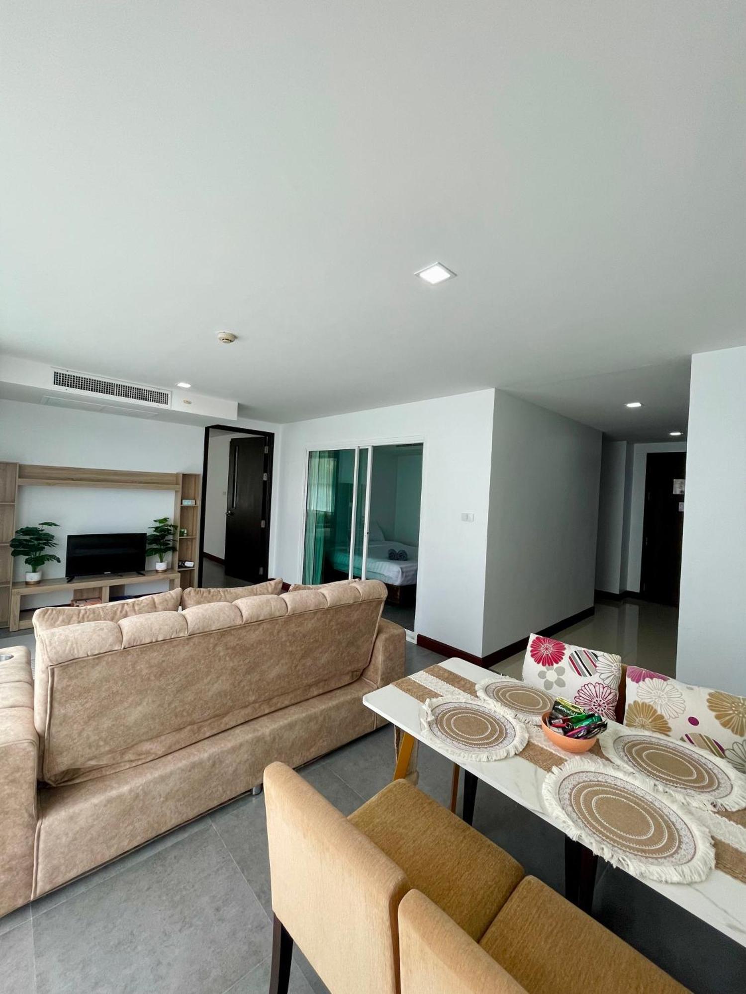 The Kris 2 Bedrooms 2 Bathrooms Căn hộ Patong
