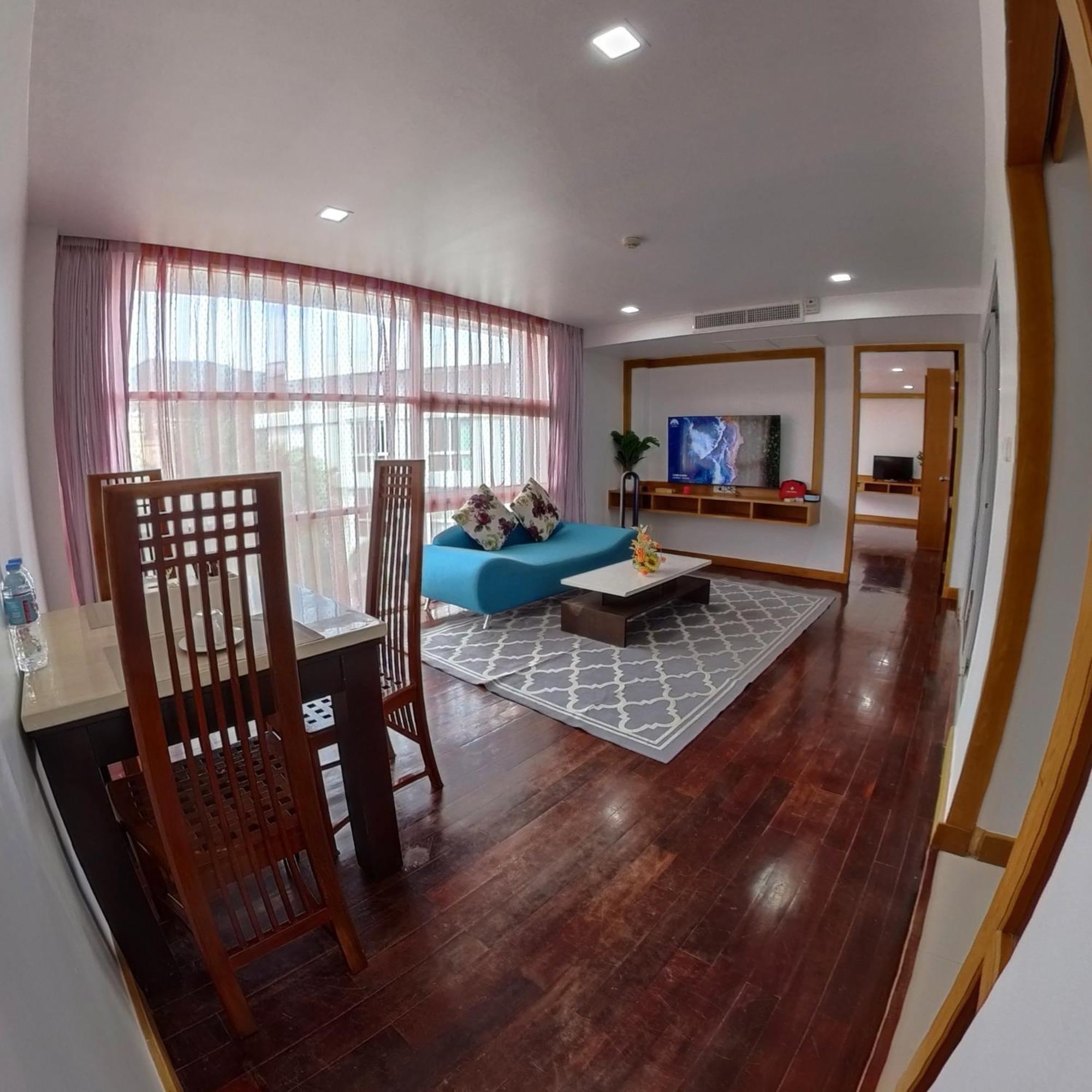 The Kris 2 Bedrooms 2 Bathrooms Căn hộ *